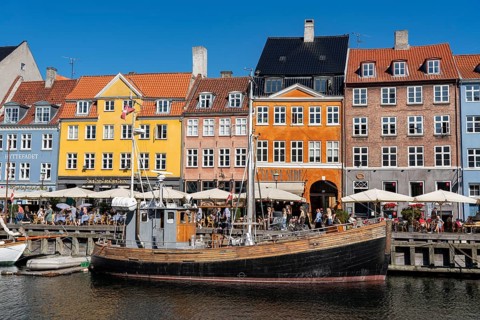 Nyhavn, in the Frederiksstaden district, harbour district with houses over 300 years old, promenade