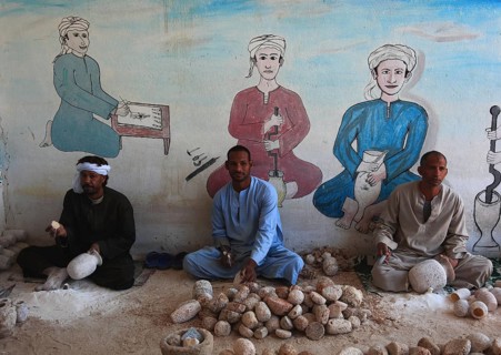 Worker in an alabaster factory, Africa, Egypt, in Luxor, West-Luxor, Africa