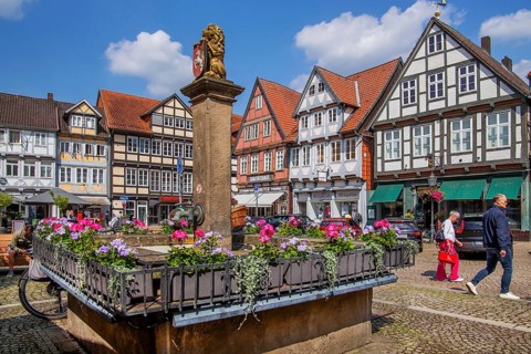 Fountain on the Großer Plan in the old town centre with typical half-timbered houses, Celle,