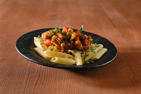 Beef ragout fried with vegetables and spicy sauce with pasta