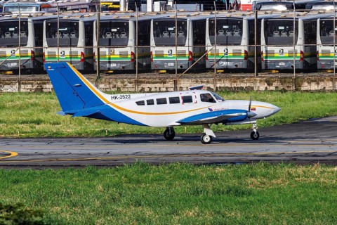A Pacifica de Aviacion Cessna 402C aircraft with registration HK-2522 at Enrique Olaya Herrera