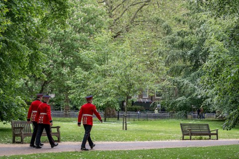 Soldiers in red and black uniform, Green Park, London, England, Great Britain