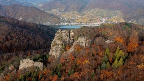 Hoher Stein in autumn, climbing rock, Oberarnsdorf, Wachau, Lower Austria, Austria, Europe
