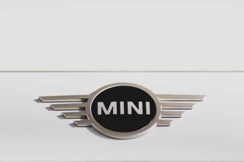 Emblem of a Mini, taken in Berlin, 13/03/2024