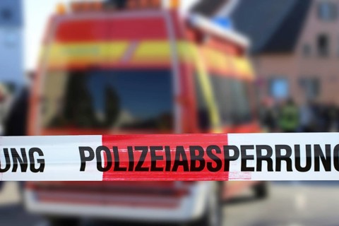 Symbolic image: Police cordon with ambulance in the background