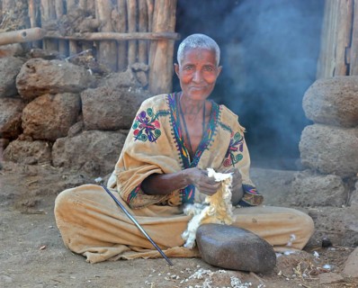 Amhara region, woman sitting on the ground working, plucking cotton, Ethiopia, Africa