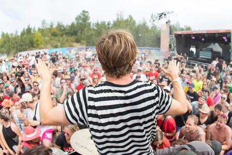 Beat Schmutz, singer of the band Schmutzki on the beach in front of the Becks Beach Stage at the