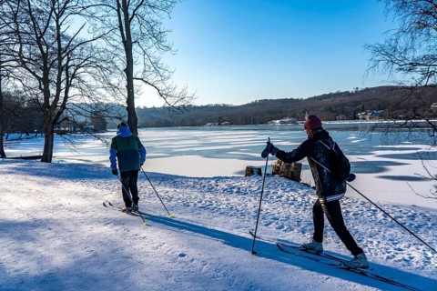 Winter in the Ruhr area, Lake Baldeney, snowy, partly frozen lake, Essen, cross-country skier,