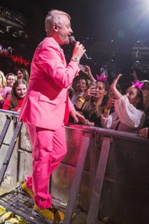 Roß Antony with audience at the Schlagernacht des Jahres live on Das Original Tour in the Berlin
