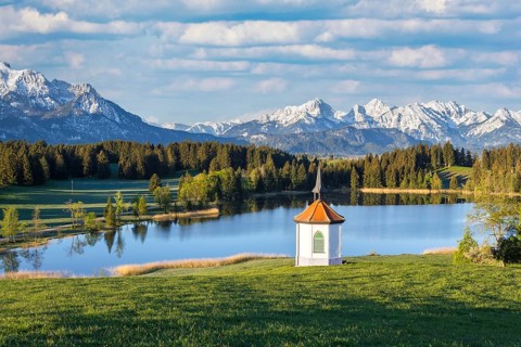 Chapel at Hegratsrieder See near Füssen, Allgäu Alps, snow, Allgäu, Bavaria, Germany, Europe
