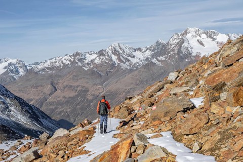 Mountaineer in autumnal mountain landscape, mountain panorama in autumn with summit Wildspitze,
