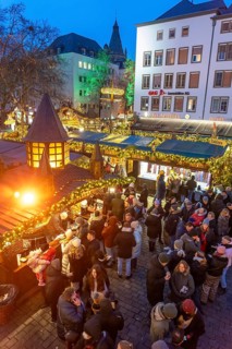 Christmas market on the Heumarkt in the old town of Cologne, Cologne Cathedral, Sunday shopping in