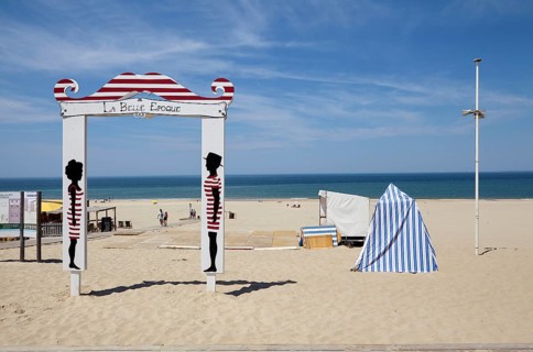 Access to the beach with a gate La Belle Epoque in Soulac-sur-Mer, Gironde, Nouvelle-Aquitaine,