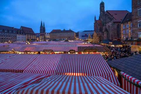 View of the Nuremberg Christmas Market, on the right the Church of Our Lady, Nuremberg, Middle