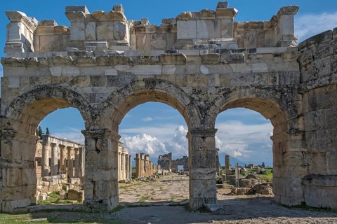 Ancient city of Hierapolis, Pamukkale, Denizli, UNESCO World Heritage Site, Anatolia, Turkey, Asia