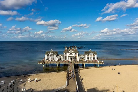 The Sellin pier, 394 metres long, with restaurant, jetty, beach chairs, island of Rügen,