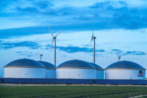 Vopak Solarpark Eemshaven, 19 hectares of solar modules with a capacity of 25 megawatts, around the