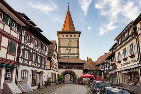 Half-timbered buildings with the Obertorturm, Haigeracher Tor, historic town tower and landmark in