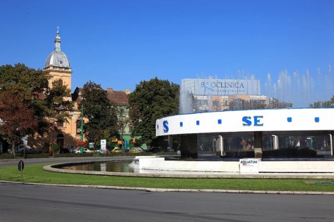 City centre, roundabout, fountain at Piata I.C. Bratianu and protestant church, Romania, Banat,