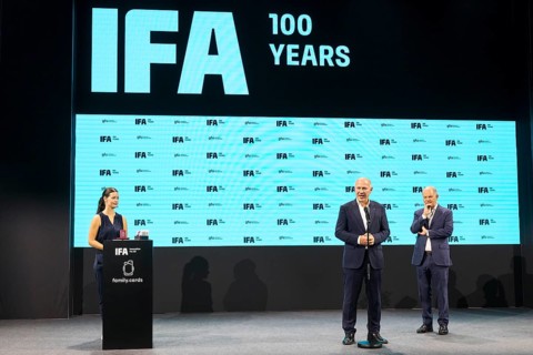 Kai Wegner (Governing Mayor of Berlin, CDU) gives a press statement after the press tour of the IFA