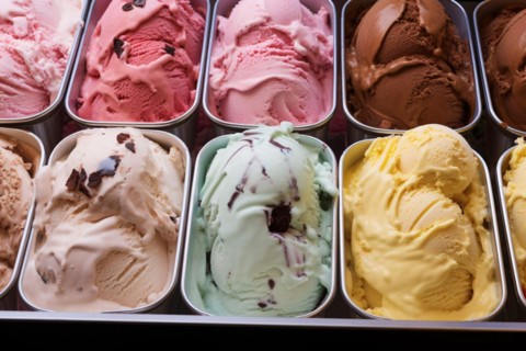 Different ice cream flavors at ice parlor shop. KI generiert, generiert, AI generated