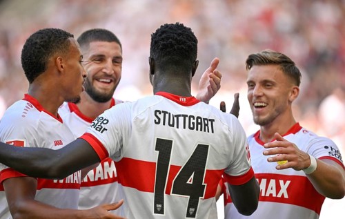 Goal celebration Silas Katompa Mvumpa VfB Stuttgart (14) (centre) Jamie Leweling VfB Stuttgart (18)