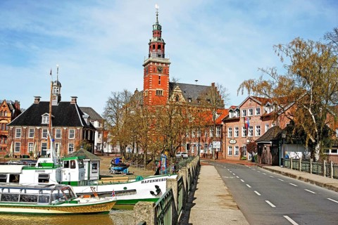 Museum harbour, passenger ships, canal boat, Waageplatz, Alte Waage, town hall, Leer, East Frisia,