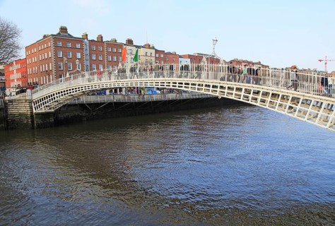 Ha'penny Bridge, historic pedestrian bridge crossing River Liffey, city of Dublin, Ireland, Irish