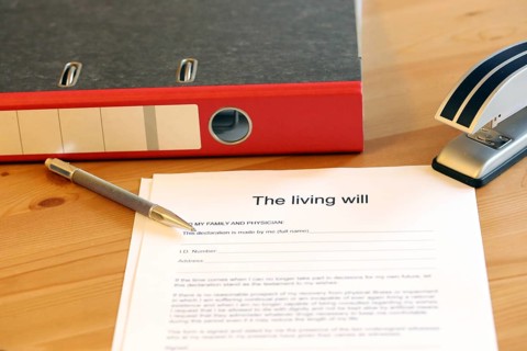 Symbolic image: Healthcare proxy, living will (English)
