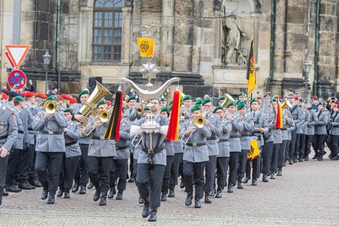 Public roll call of the Army Officers' School on Theatre Square: Bundeswehr honours and bids