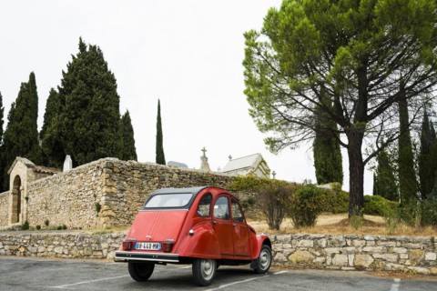 Red Citroën 2CV, classic car, Tourtour, Département Var, Region Provence-Alpes-Côte d'Azur, South