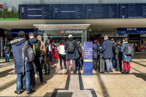 Information stand for travellers, information centre, information, in the main station of Cologne,