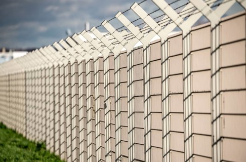 Fence, security fence, with barbed wire Y-crown, Düsseldorf Airport