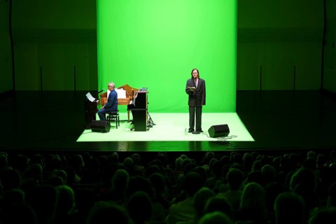 Lars Eidinger reads Die Hauspostille appeals to the reader's emotions and intellect. in Potsdam's