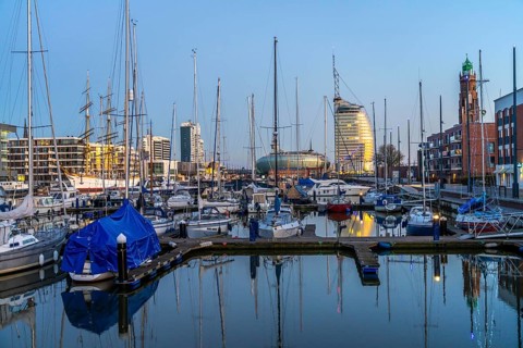 New harbour, harbour basin, harbour district, residential buildings, office buildings, Sail City