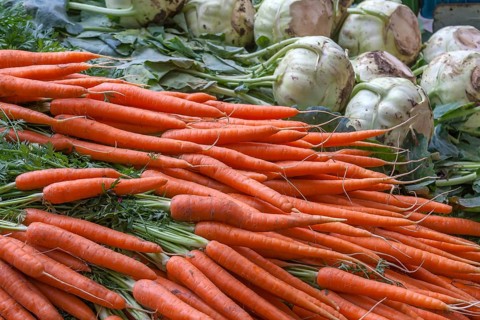 Market sale of kohlrabi (Brassica oleracea var. gongylodes) and carrots, weekly market market,