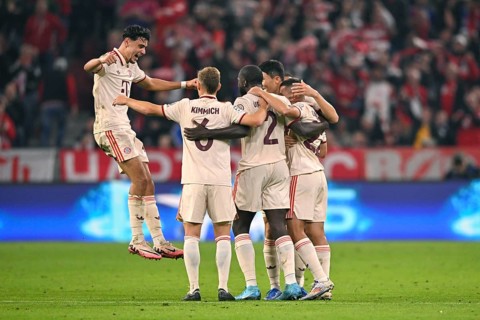 Goal celebration Aleksandar Pavlovic FC Bayern München FCB (45) Joshua Kimmich FC Bayern München