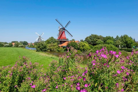 Twin mills, Greetsiel, Krummhörn, East Frisia, Lower Saxony, Germany, Europe