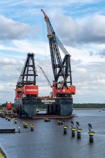 Petroleumhaven, the largest floating crane in the world, Heerema Sleipnir, from Rotterdam,
