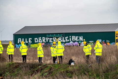At the hamlet of Lützerath, at the Garzweiler 2 open-cast lignite mine, the RWE Group erects a