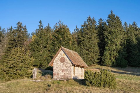 The limestone chapel built in 1861, called Steineberg Chapel, was completely rebuilt in 1993,