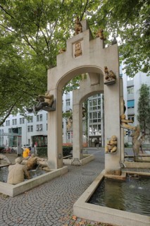 Sculpture Triumphal Arch by Peter Lenk 1992, Sculptures, Untere Laube, Constance, Obersee, Lake