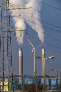 High-voltage power line, high-voltage pylon, chimney of the RZR Herten waste-to-energy plant, waste