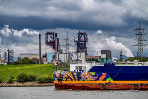 Thyssenkrupp Steel steelworks in Duisburg-Bruckhausen, blast furnaces 8 and 9, tanker Onion from