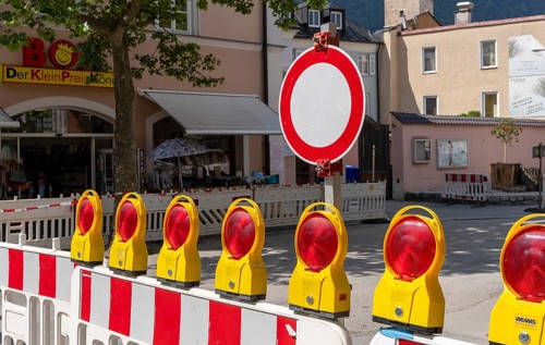 Nissen lights and warning beacons at a roadworks site, Bad Reichenhall, Bavaria, Germany, Europe