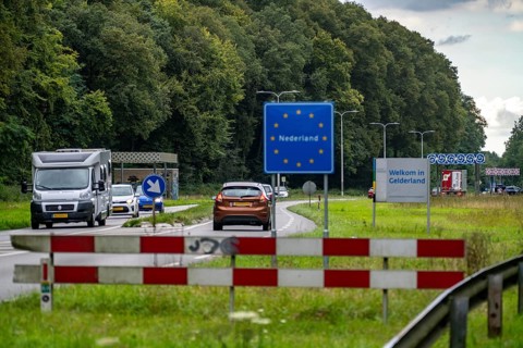 Green border, border crossing without controls, near Kranenburg, federal road B9, in NL N325, from