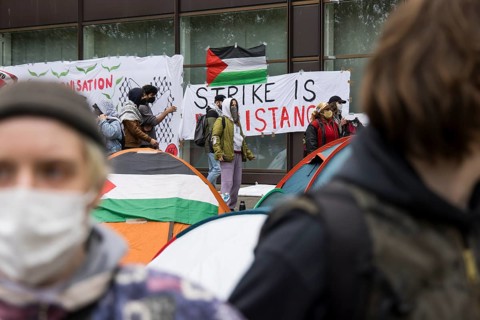 Activists and the flag of the state of Palestine during the occupation of the courtyard of Freie