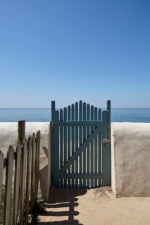 Door to the sea in Saint-Clément-des-Baleines, Département Charente-Maritime, Nouvelle-Aquitaine,