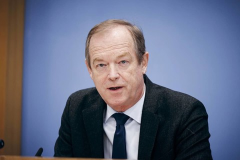 Michael Hallek, Chairman of the German Advisory Council on Health and Care, speaking at a federal