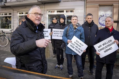 SPD parliamentary candidate Klaius Mindrup at a demonstration in Rykestraße against the decision of